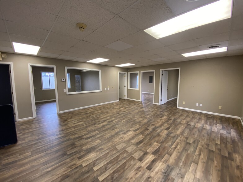 2345-1/2 W Kearney St, Springfield, MO for lease - Interior Photo - Image 3 of 17