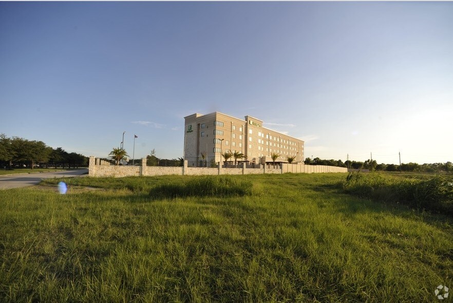 Kenswick Dr, Humble, TX 77338