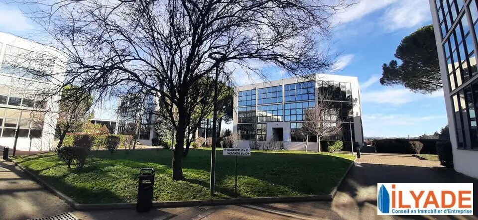 Office in Aix-en-Provence for lease - Building Photo - Image 1 of 6