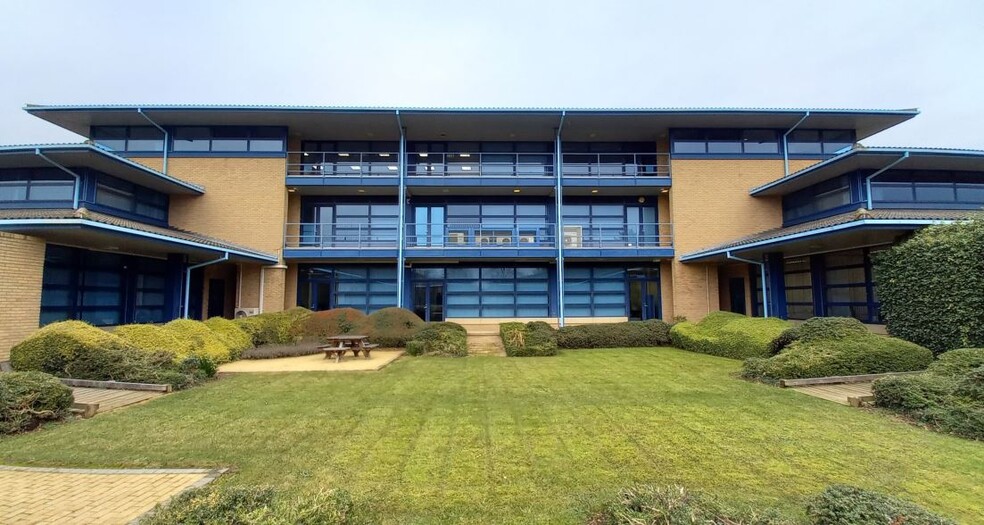 Chalkdell Dr, Milton Keynes for lease - Primary Photo - Image 1 of 8