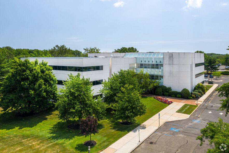 2 Industrial Way W, Eatontown, NJ for lease - Building Photo - Image 1 of 4