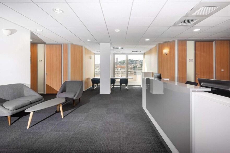 165 Avenue Du Prado, Marseille for lease - Interior Photo - Image 3 of 20