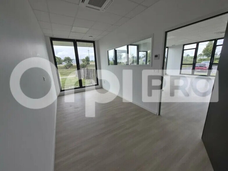 Office in Tinqueux for lease - Interior Photo - Image 2 of 8