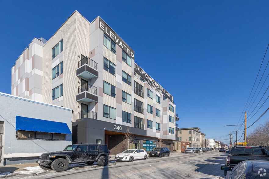 319-327 Chelsea St, Boston, MA for sale - Primary Photo - Image 1 of 7