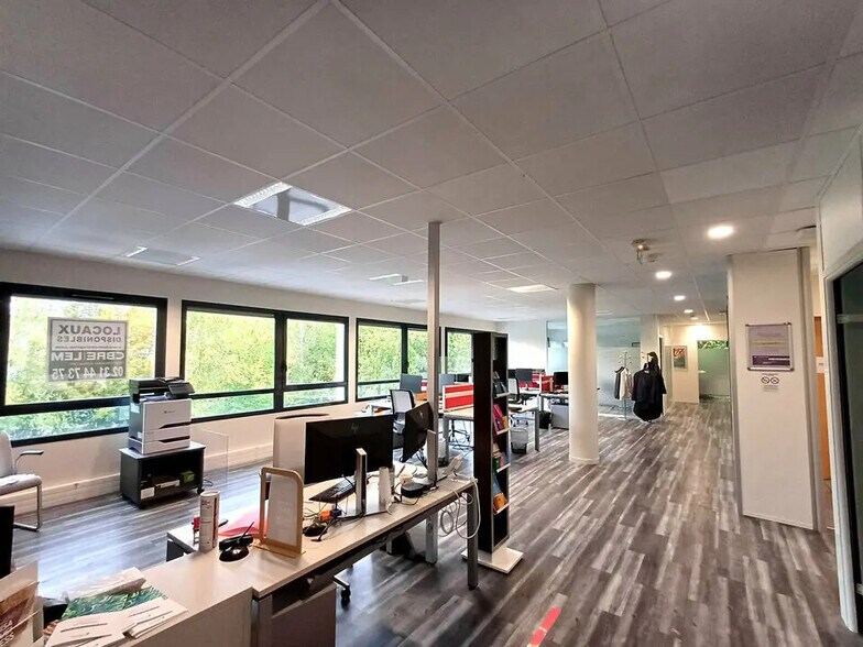 Office in Saint-Contest for lease - Building Photo - Image 3 of 6