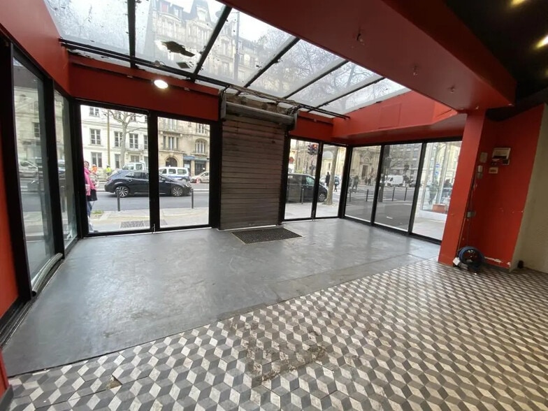 Retail in Paris for sale - Building Photo - Image 1 of 9