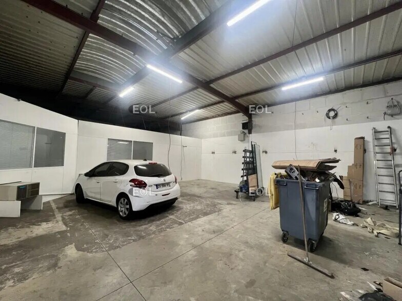 Flex in Le Blanc-Mesnil for lease - Interior Photo - Image 2 of 4