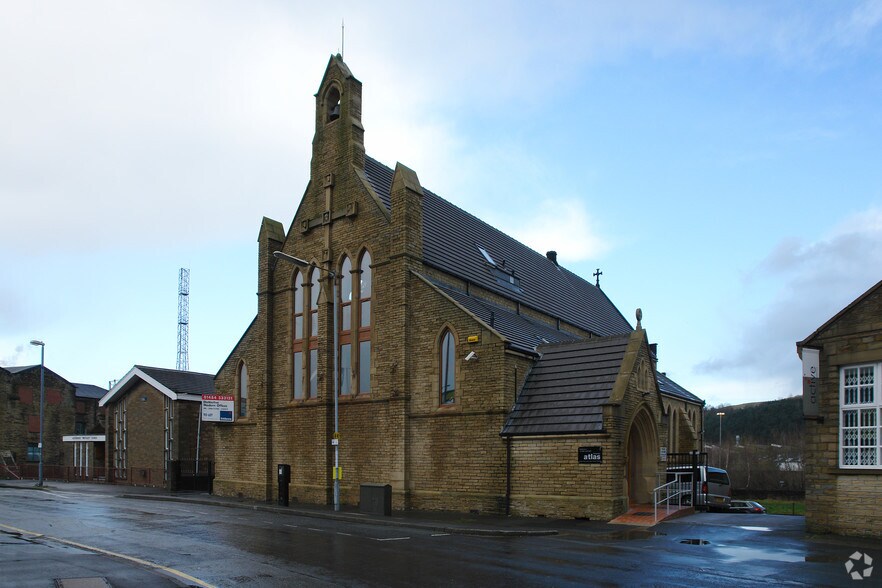 17 Old Leeds Rd, Huddersfield for sale - Primary Photo - Image 1 of 1