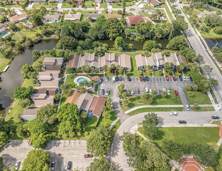 100 Sparrow Dr, Royal Palm Beach, FL for sale - Building Photo - Image 1 of 12