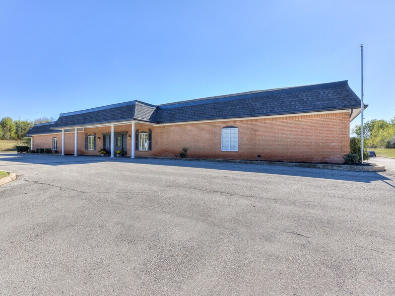 1616 NE 36th St, Oklahoma City, OK for lease - Building Photo - Image 1 of 18