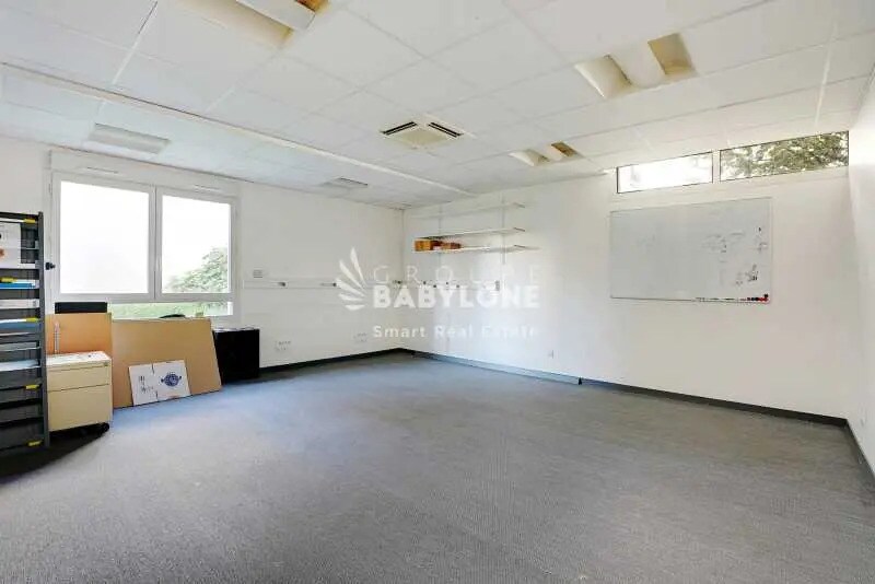 Office in Montrouge for lease - Building Photo - Image 2 of 12