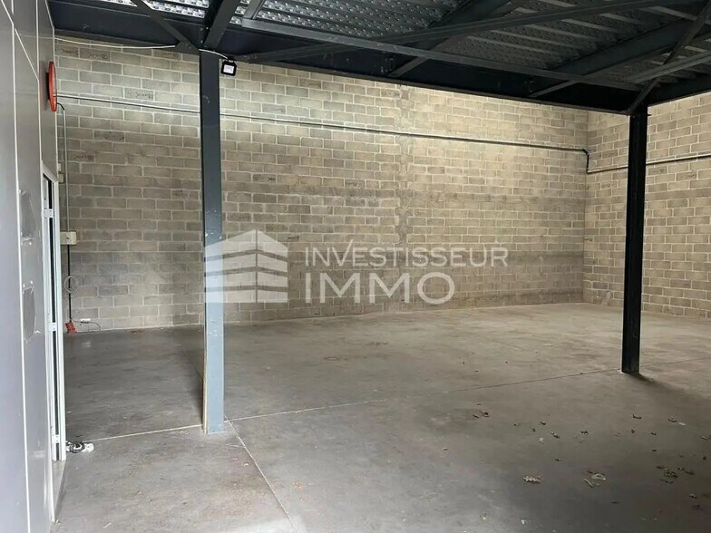 Flex in Meaux for sale - Building Photo - Image 2 of 5
