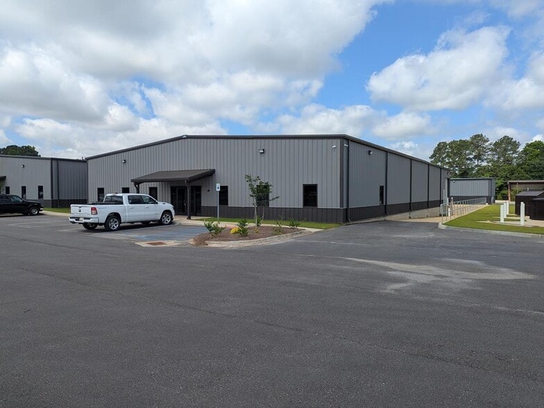 365 Nypro Ln, Dothan, AL for lease - Building Photo - Image 1 of 5