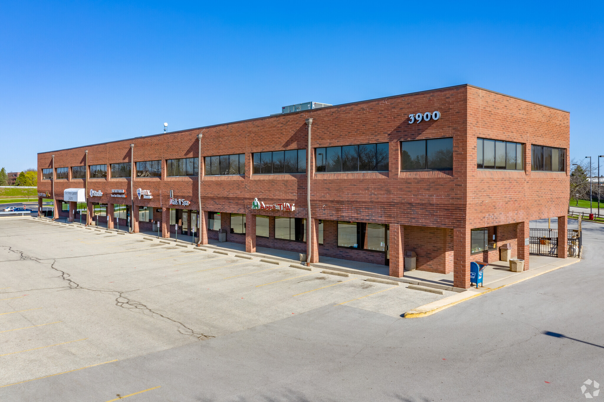 3900 W Brown Deer Rd, Brown Deer, WI for lease Building Photo- Image 1 of 7