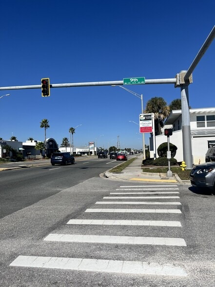 235 9th Ave N, Jacksonville Beach, FL for lease - Building Photo - Image 2 of 17