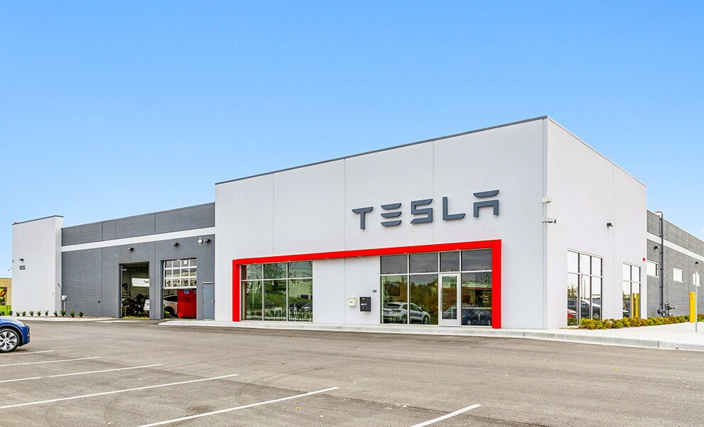 15125 W 101st Ter, Lenexa, KS 66219 Tesla Collision Center