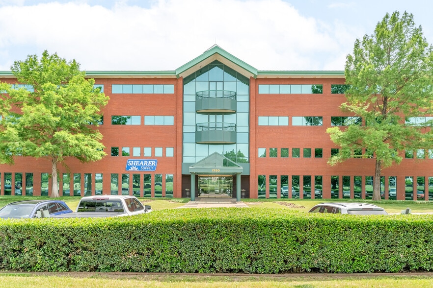 1750 Valley View Ln, Farmers Branch, TX for lease - Building Photo - Image 3 of 37
