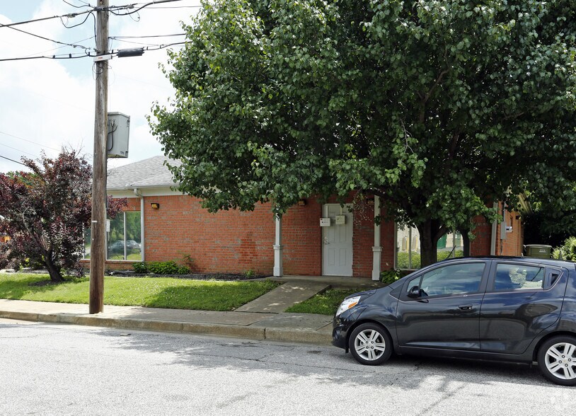 1653 Poplar Ave, Memphis, TN for sale - Building Photo - Image 2 of 6