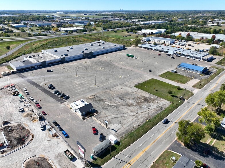 1441 Sandy Hollow Rd, Rockford, IL for lease - Building Photo - Image 1 of 4