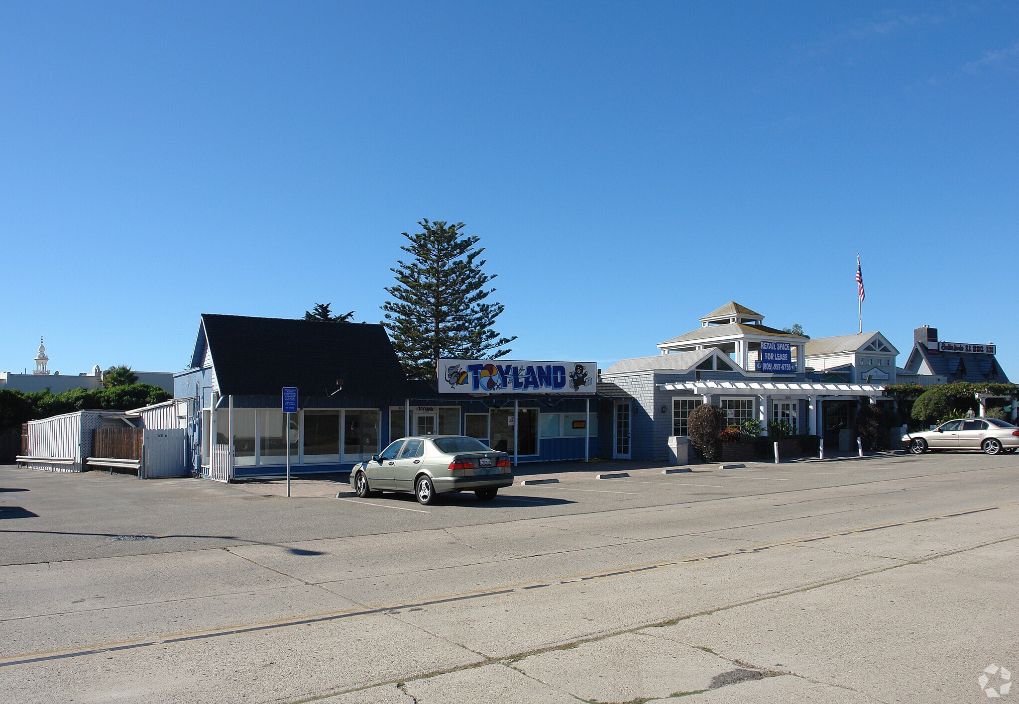 3819-3821 Santa Claus Ln, Carpinteria, CA for sale Primary Photo- Image 1 of 1