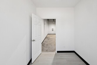 1105 Colorado Ln, Arlington, TX for lease Interior Photo- Image 1 of 9