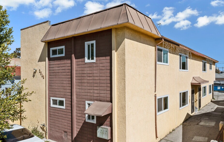 2530 Carmona Ave, Los Angeles, CA 90016