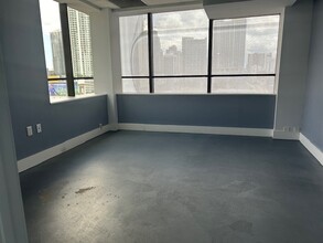 33 SW 2nd Ave, Miami, FL for lease Interior Photo- Image 2 of 7