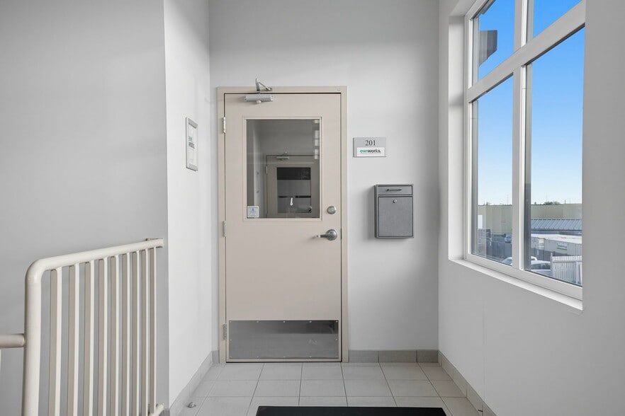 5657-5677 99 St NW, Edmonton, AB for sale - Interior Photo - Image 3 of 31