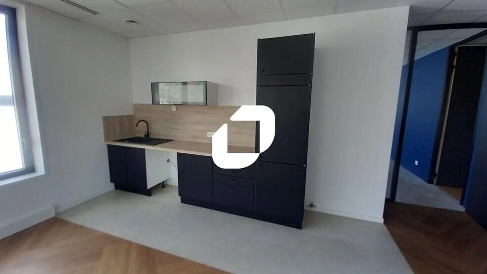 Office in Marcq-en-Baroeul for lease - Interior Photo - Image 3 of 9