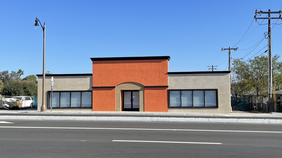 7893 Sierra Ave, Fontana, CA for lease - Building Photo - Image 1 of 5