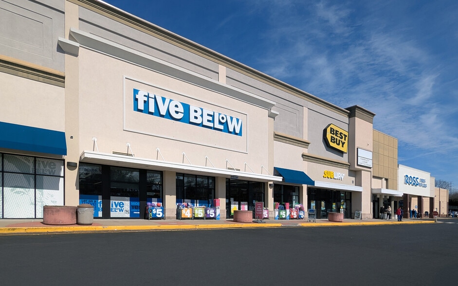 100 Hawley Ln, Trumbull, CT for lease - Building Photo - Image 3 of 15