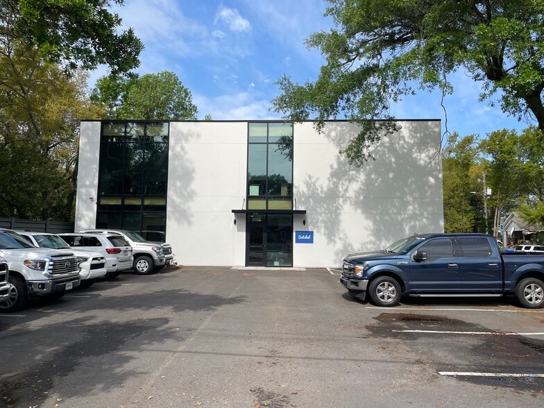 2020 Cosgrove Ave, North Charleston, SC for sale - Primary Photo - Image 1 of 1