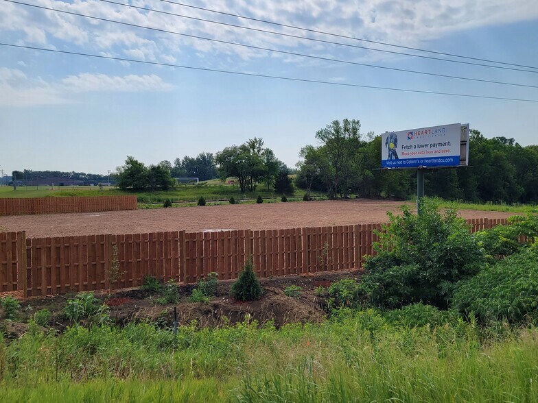 1111 4th Ave NW, New Prague, MN for sale - Primary Photo - Image 1 of 1