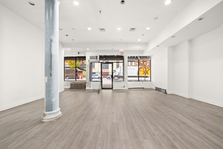 241 W 23rd St, New York, NY for lease - Interior Photo - Image 1 of 6