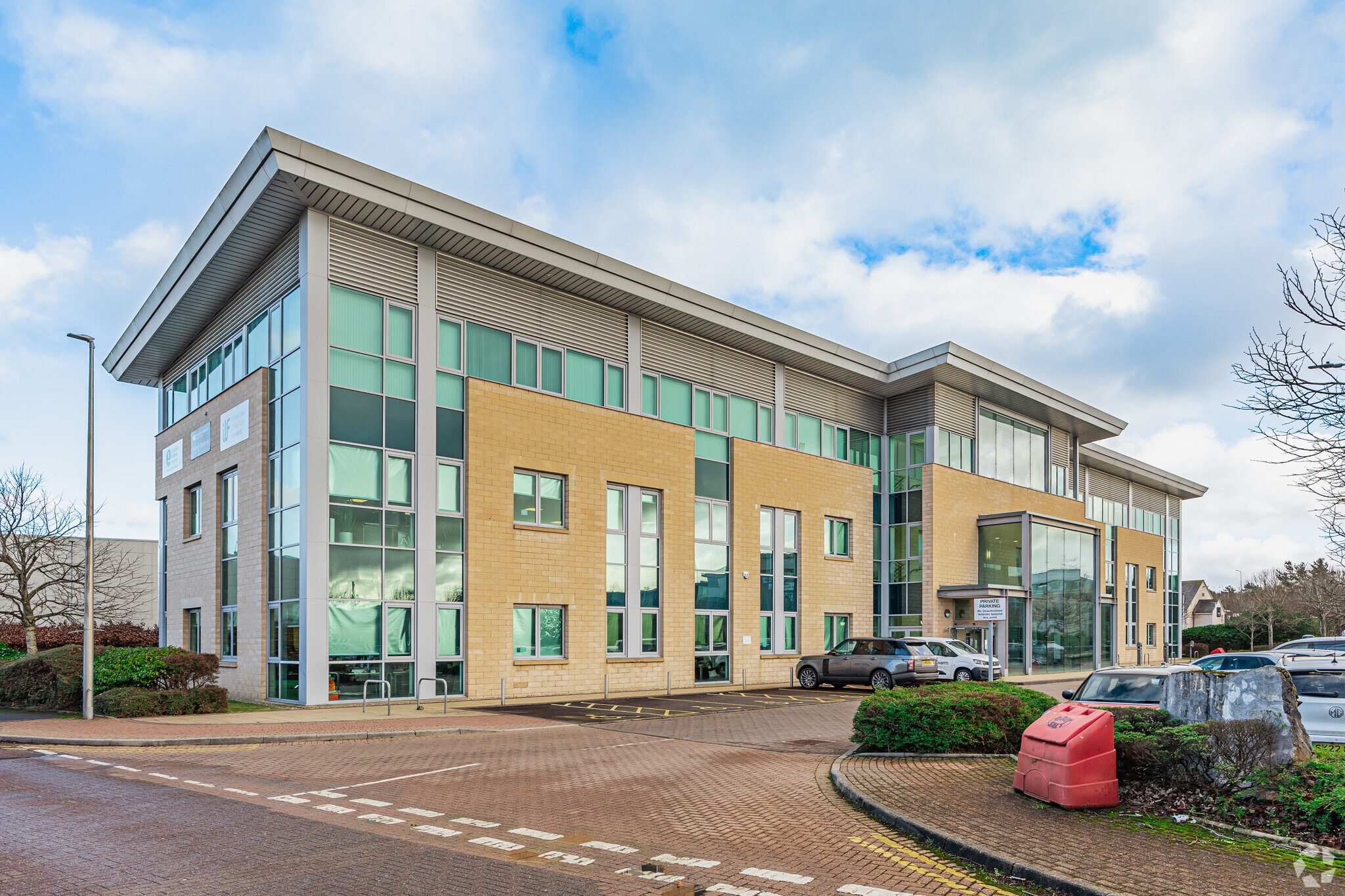 Almondvale Way, Livingston for sale Primary Photo- Image 1 of 1