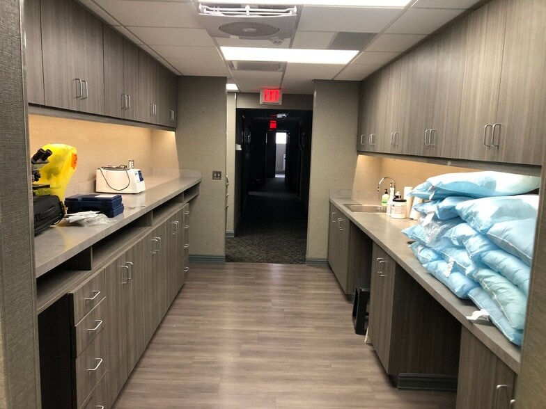 3701 E 13 Mile Rd, Warren, MI for sale - Building Photo - Image 3 of 5