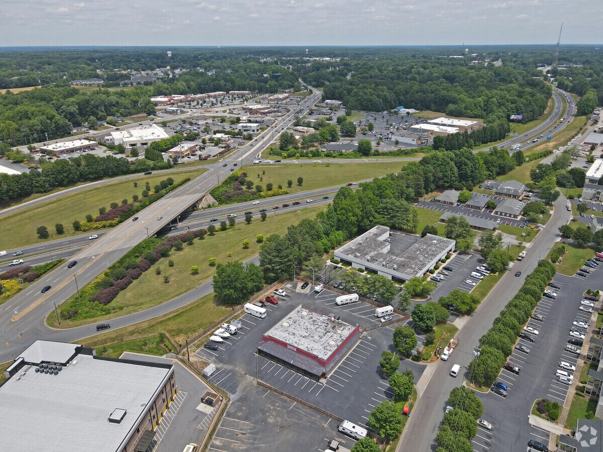 566 Arbor Hill Rd, Kernersville, NC 27284