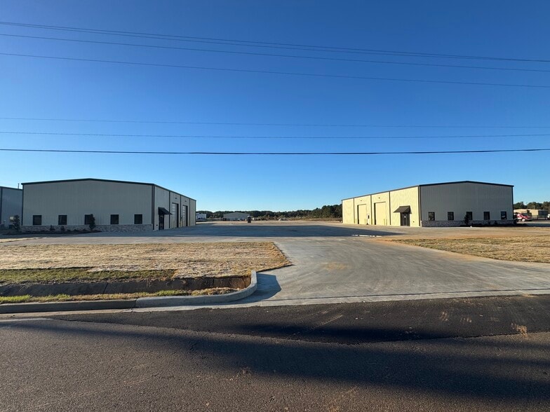 107 Aerosmith Dr, Richland, MS for lease - Building Photo - Image 1 of 18