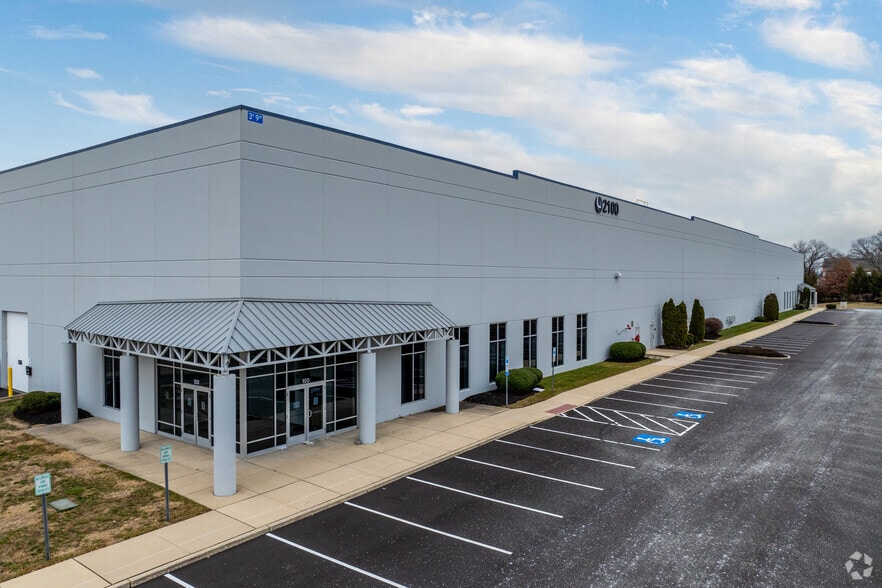 2100 Center Square Rd, Logan Township, NJ for lease - Building Photo - Image 1 of 4