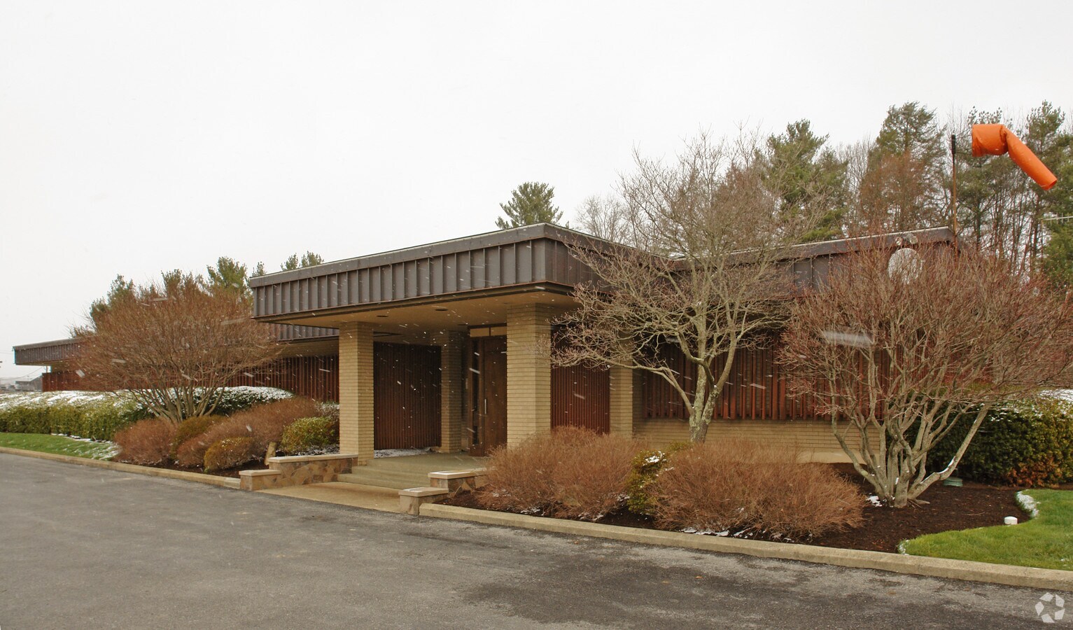 818 N Eisenhower Dr, Beckley, WV 25801