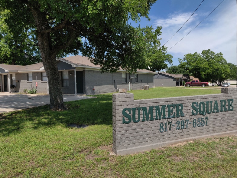 318 W Mustang St, Crowley, TX for sale - Building Photo - Image 1 of 1