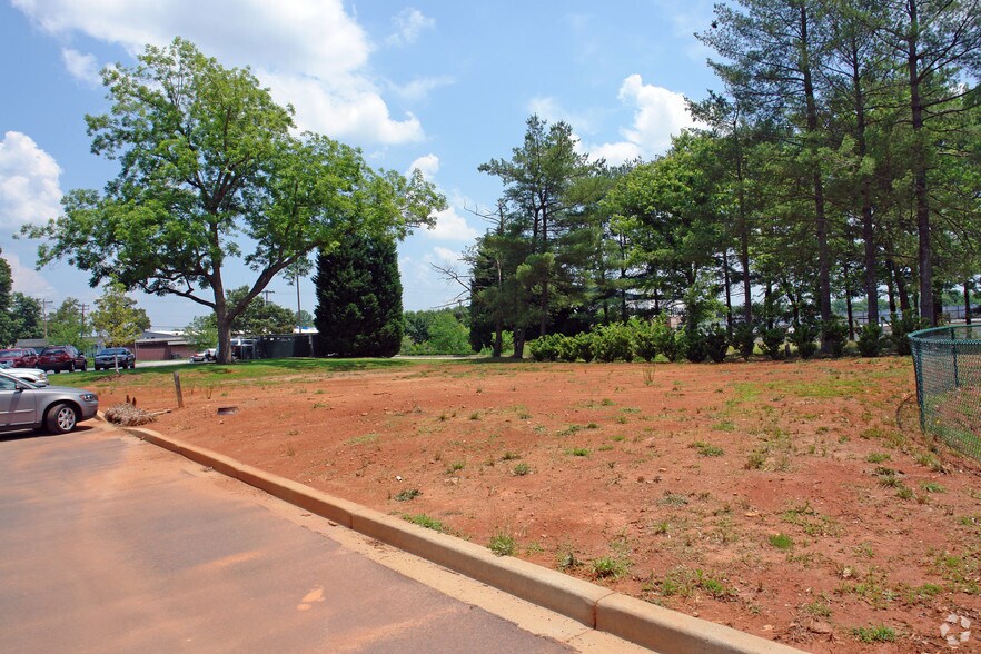 140 Spillman Ct, Travelers Rest, SC for sale - Primary Photo - Image 1 of 2