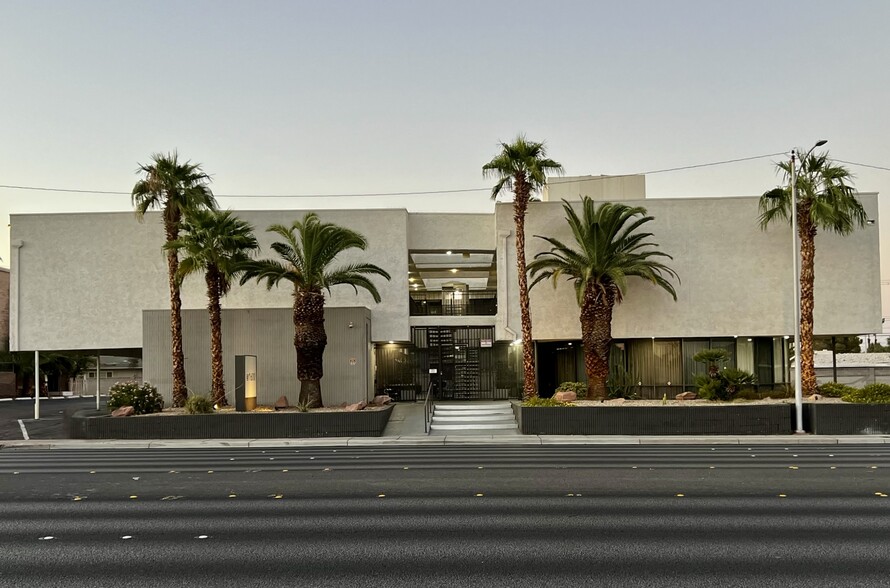 1600 E Desert Inn Rd, Las Vegas, NV for lease - Building Photo - Image 2 of 8