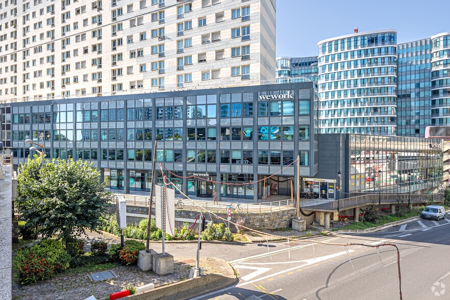 8-30 Terrasse Bellini, Puteaux for lease - Primary Photo - Image 1 of 7
