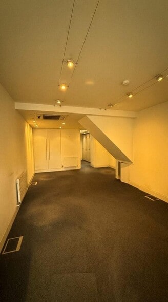 66 Princedale Rd, London for lease - Interior Photo - Image 2 of 2