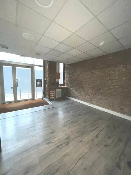 Retail in Toulouse for lease - Interior Photo - Image 1 of 5