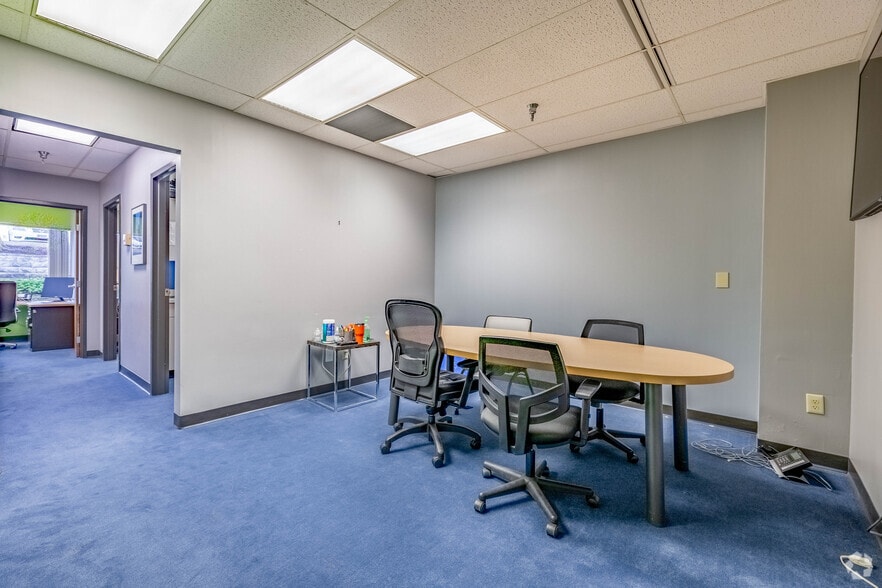 4555 Lake Forest Dr, Blue Ash, OH for lease - Interior Photo - Image 3 of 20