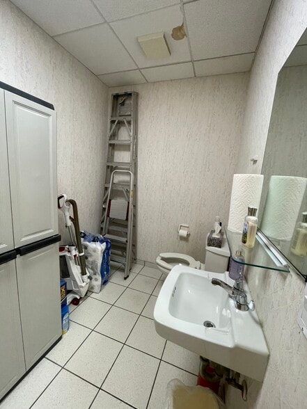 59 Sunrise hwy, East Islip, NY for lease - Building Photo - Image 3 of 17