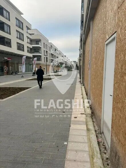 Retail in SAINT-HILAIRE for lease - Building Photo - Image 3 of 5