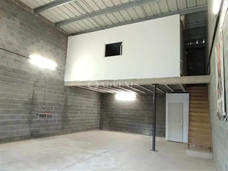 Flex in Lespignan for lease - Interior Photo - Image 2 of 5